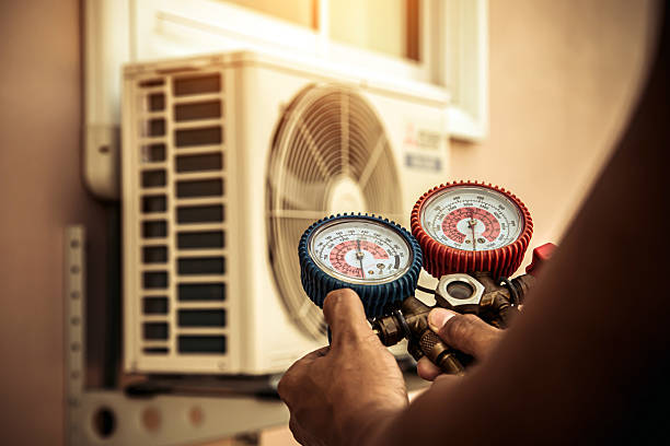 Professional Hvac technician working in Oakville, CA